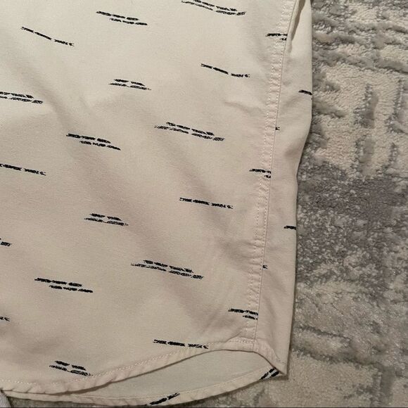 🚨 3 for $25 - AEO Off White Printed Classic Shirt - Picture 3 of 8